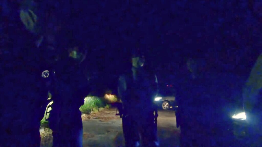 【車中泊職質 #1】ひとりの市民に警官7人。圧力でねじ伏せる「権力の非効率」